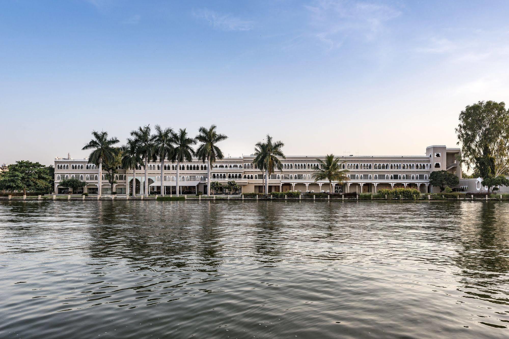 Hotel Lakend Udaipur Bagian luar foto