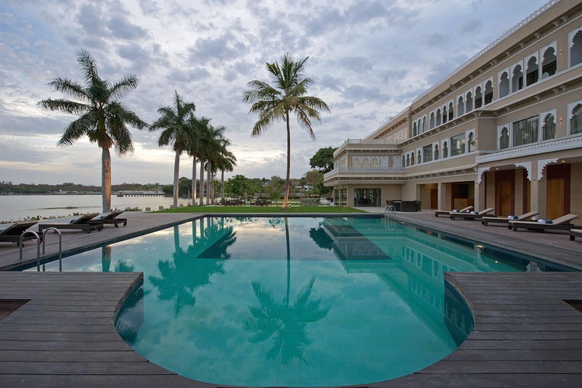 Hotel Lakend Udaipur Bagian luar foto